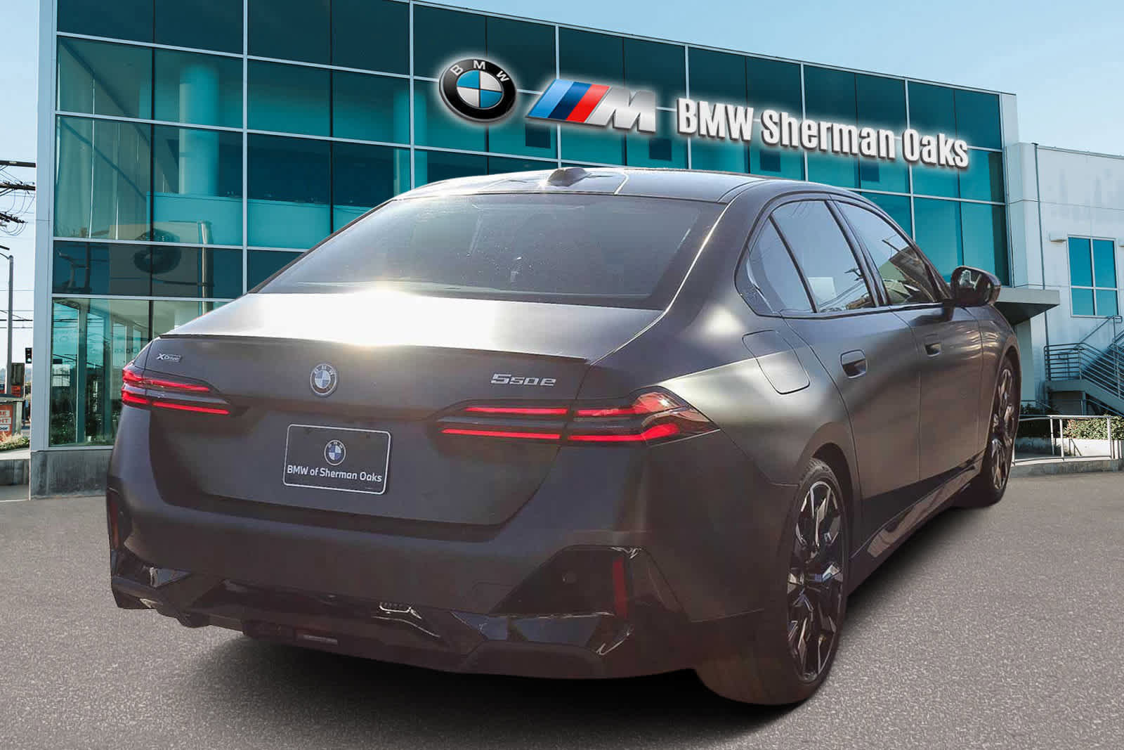 New 2026 BMW 550e xDrive w/ Executive Package image 4