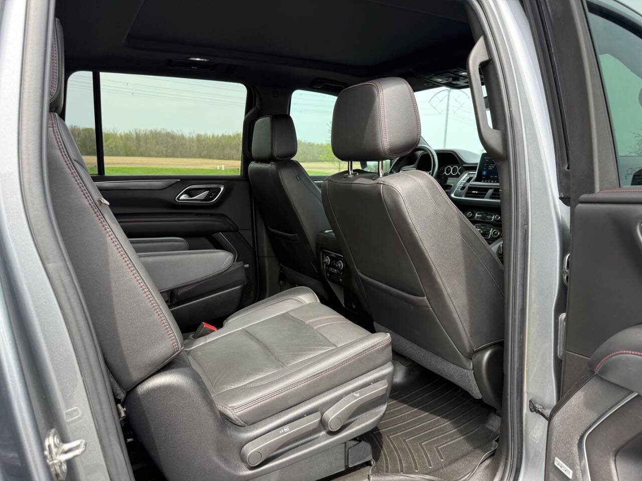 Used 2021 Chevrolet Suburban RST w/ Luxury Package AWD/4WD image 16