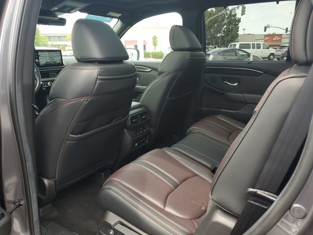 Certified 2025 Honda Pilot Black Edition image 15