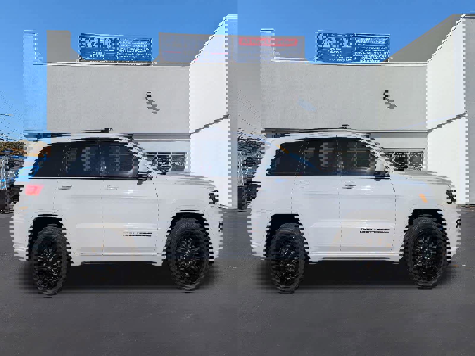 Used 2019 Jeep Grand Cherokee Altitude AWD/4WD image 2