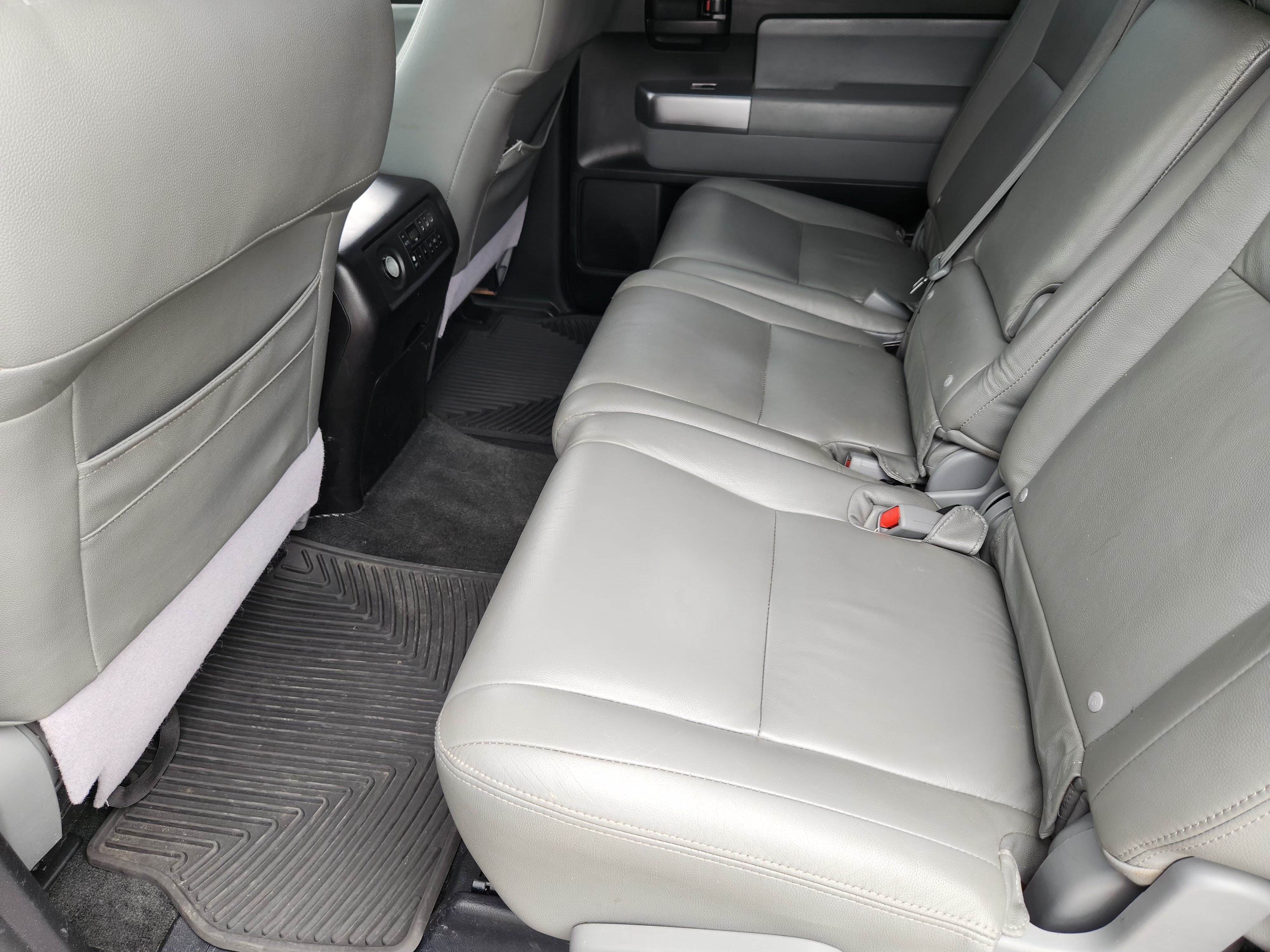 Used 2018 Toyota Sequoia SR5 RWD image 29