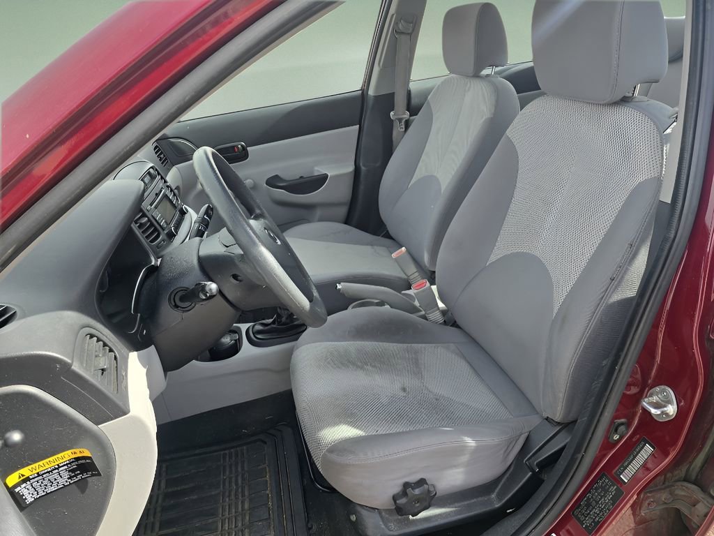 Used 2010 Hyundai Accent GLS image 13