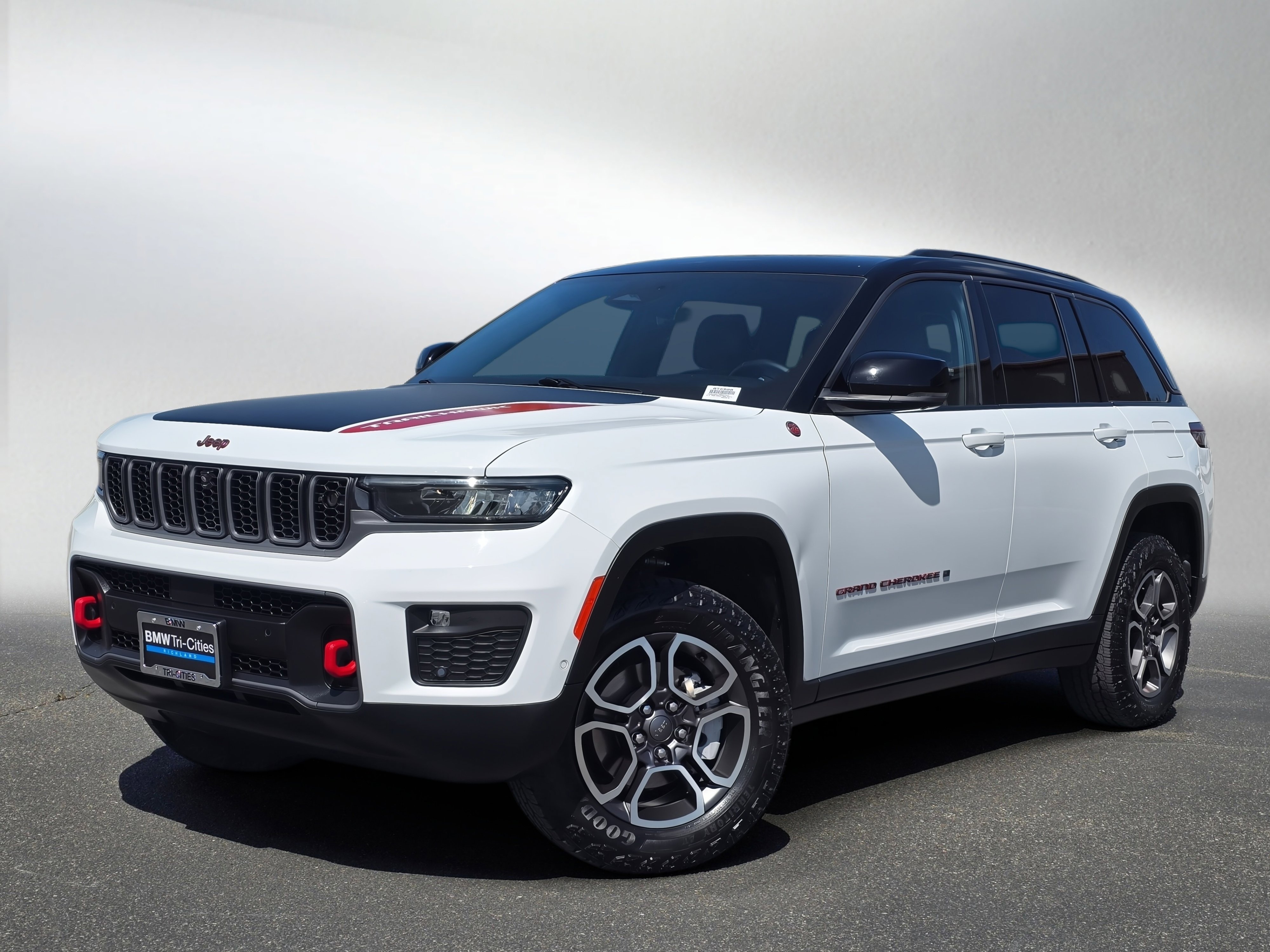 Used 2022 Jeep Grand Cherokee Trailhawk w/ ADV Protech Group II AWD/4WD image 1