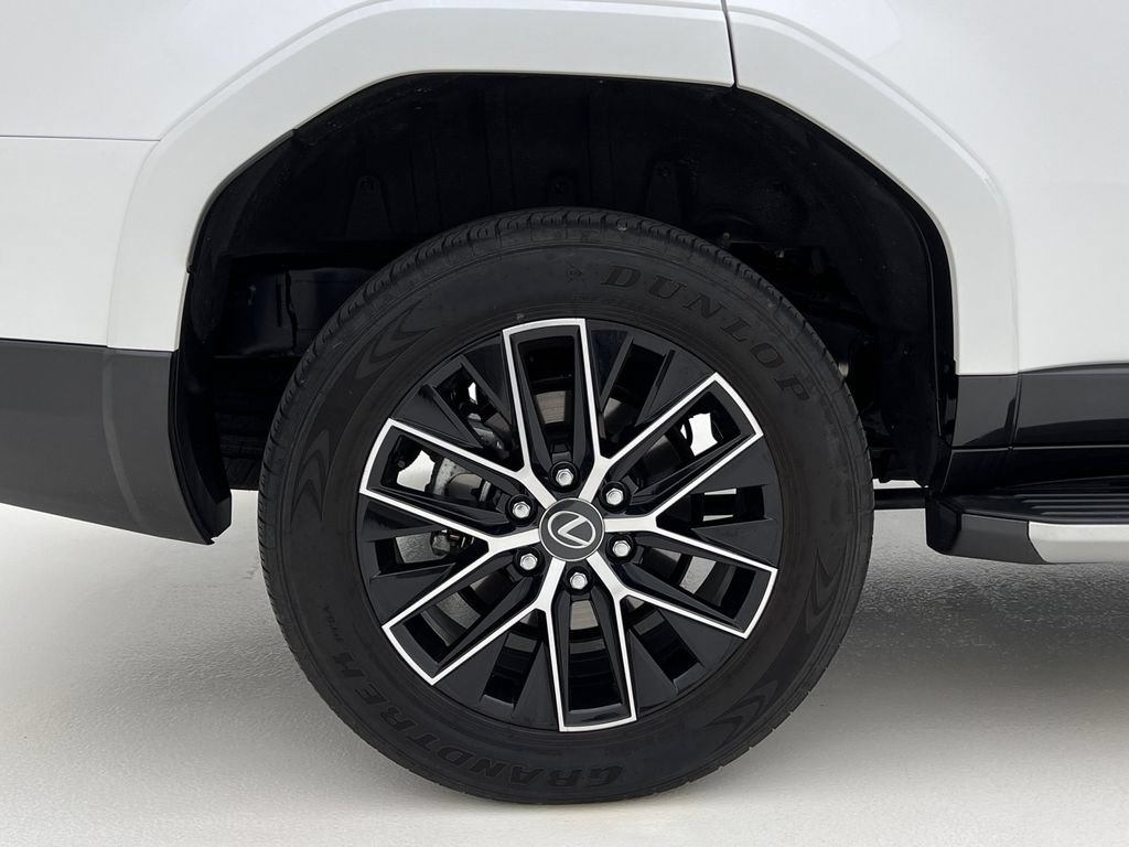 Used 2025 Lexus GX 550 w/ Accessory Package (2T) AWD/4WD image 30