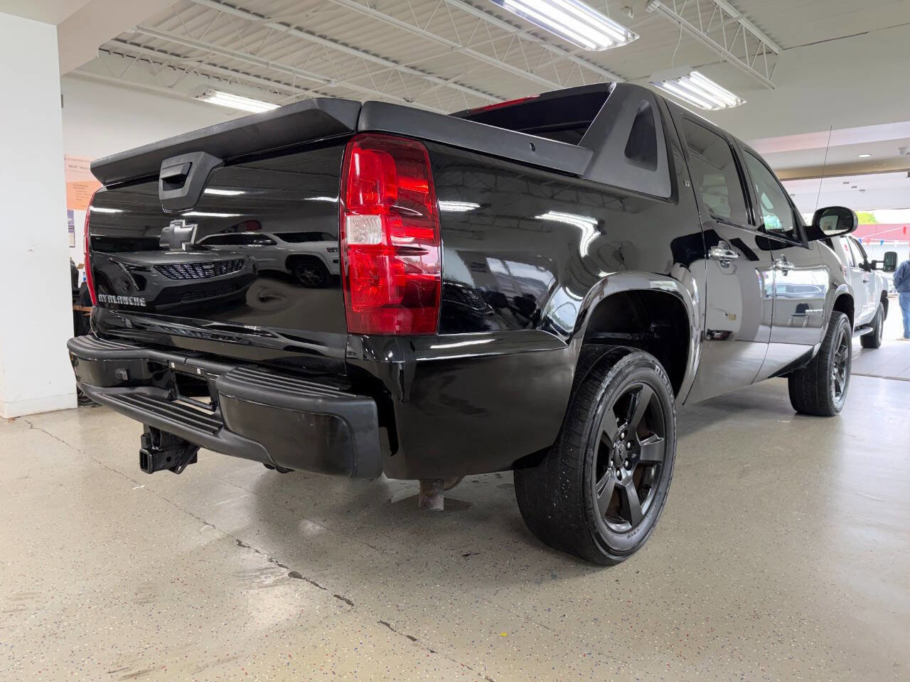 Used 2012 Chevrolet Avalanche LT AWD/4WD image 9