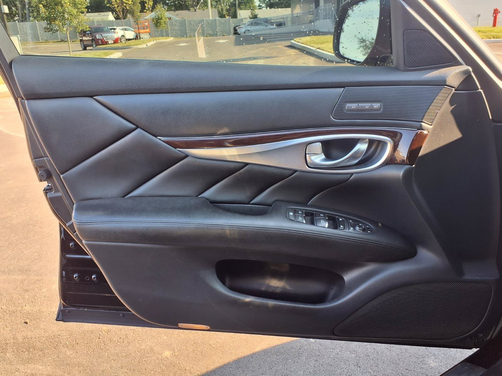 Used 2015 INFINITI Q70 L 3.7 AWD/4WD image 18