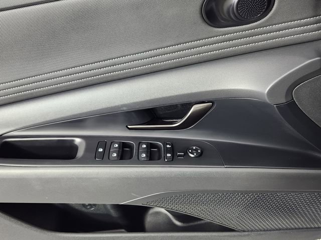 Certified 2025 Hyundai Elantra Sport FWD image 8