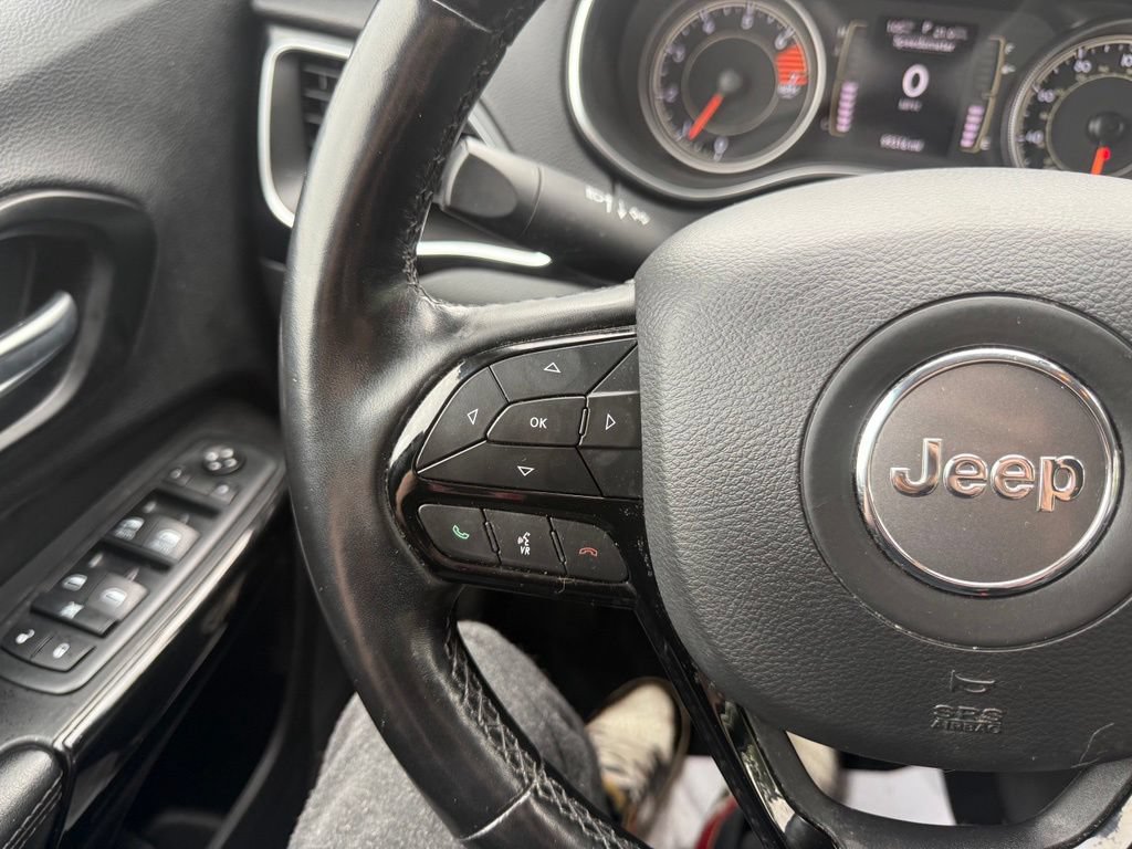 Used 2021 Jeep Cherokee Latitude Plus AWD/4WD image 17