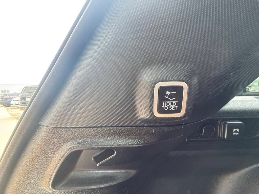 Used 2023 Jeep Grand Cherokee Altitude AWD/4WD image 17