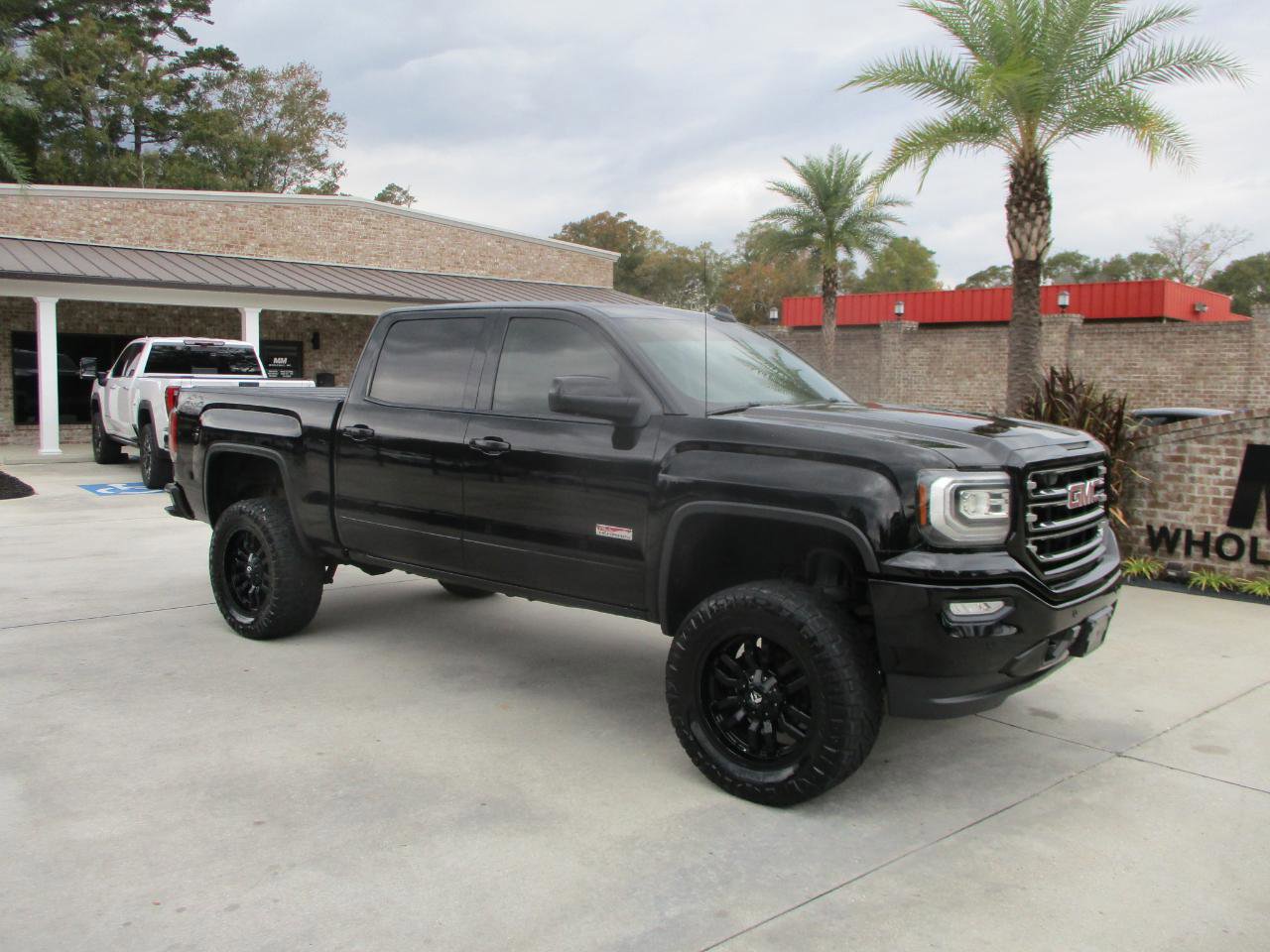Used 2017 GMC Sierra 1500 SLT image 4