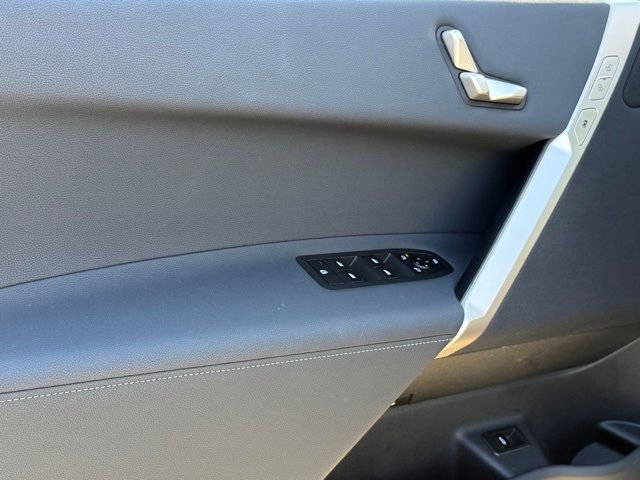 Used 2026 BMW iX xDrive45 w/ Premium Package image 18