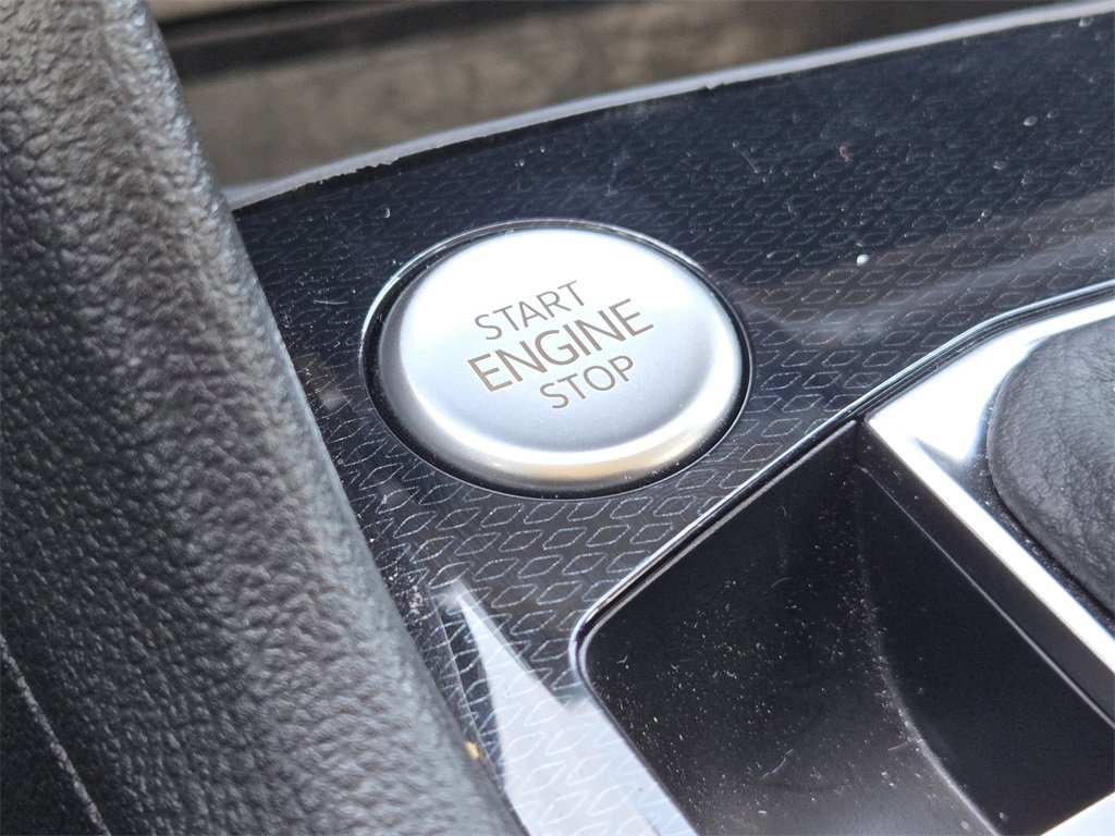 Used 2025 Volkswagen Taos SE image 22