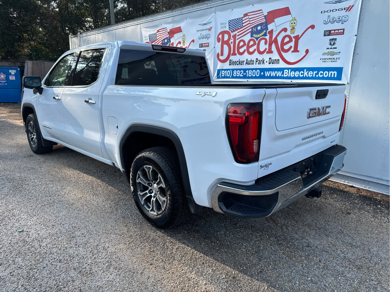 Used 2024 GMC Sierra 1500 SLT image 8