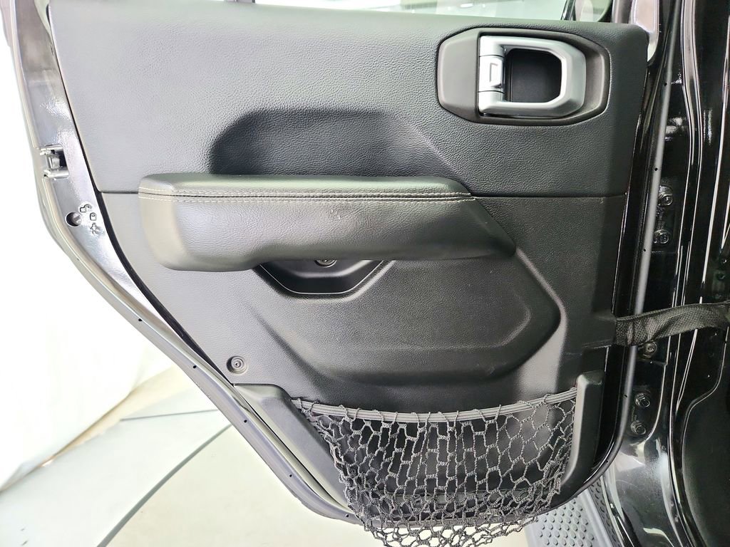 Used 2018 Jeep Wrangler Unlimited Sahara w/ Dual Top Group image 23