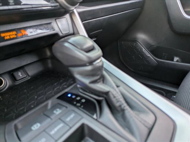 Used 2021 Toyota RAV4 LE image 12