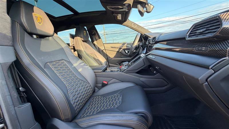 Used 2021 Lamborghini Urus AWD/4WD image 54