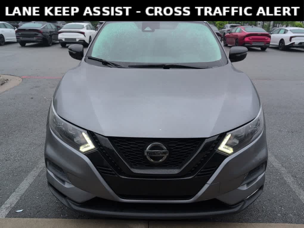 Used 2021 Nissan Rogue Sport SV FWD image 2