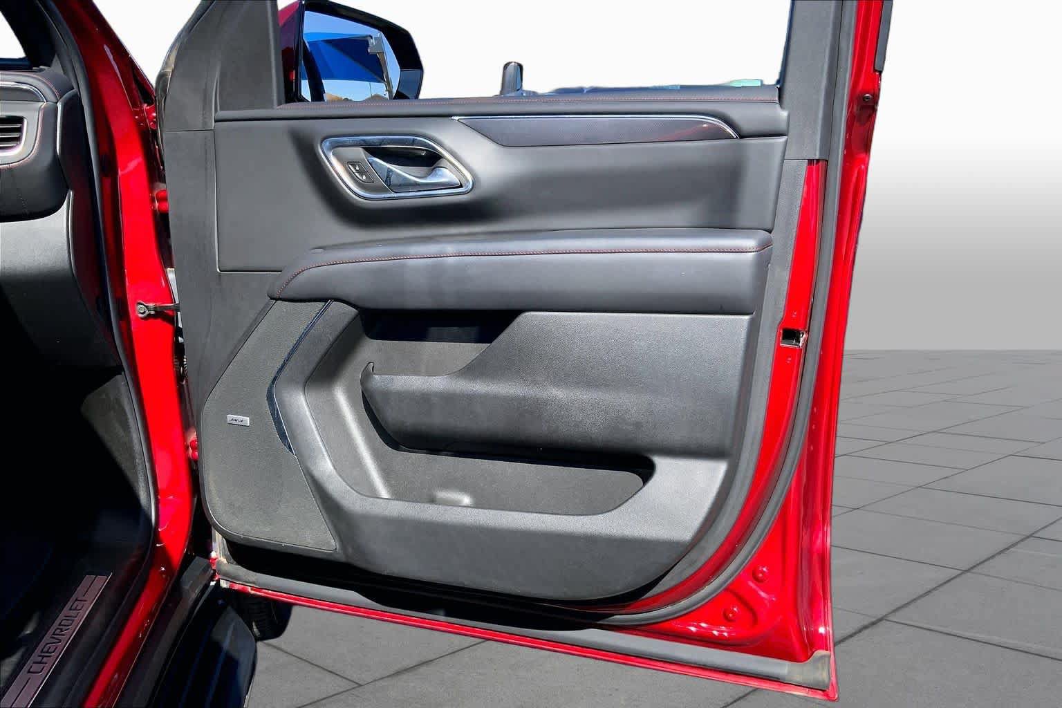 Used 2024 Chevrolet Tahoe RST w/ Luxury Package AWD/4WD image 23