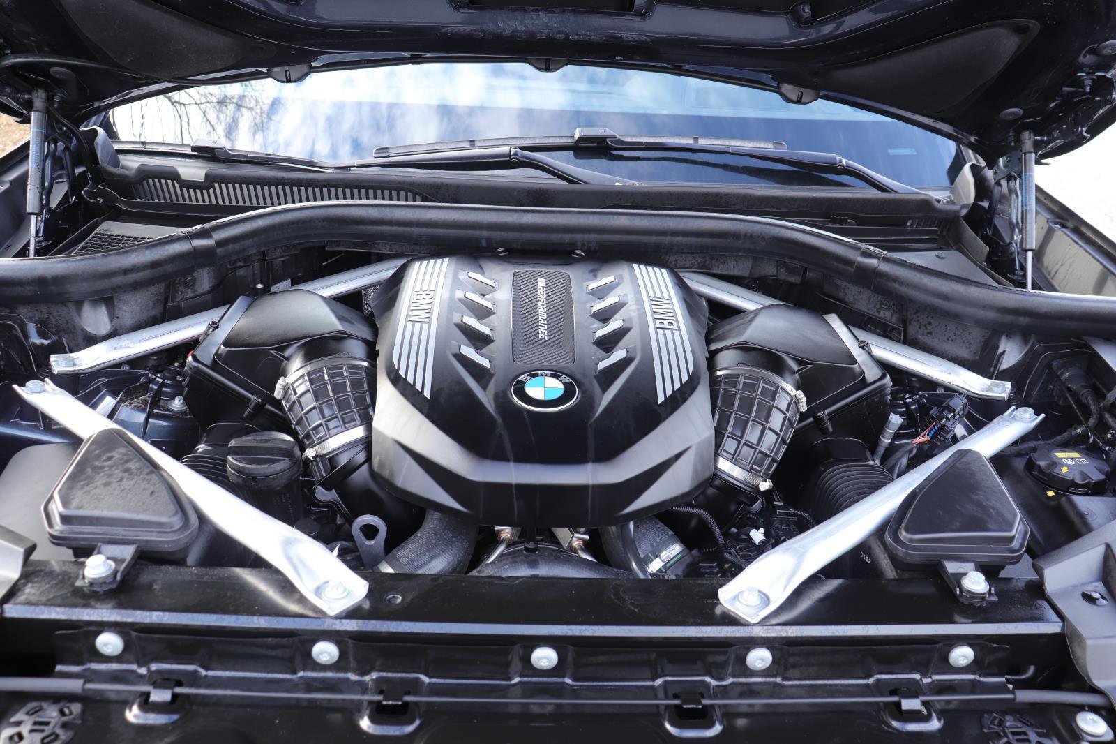 Used 2022 BMW X5 M50i w/ Executive Package image 40