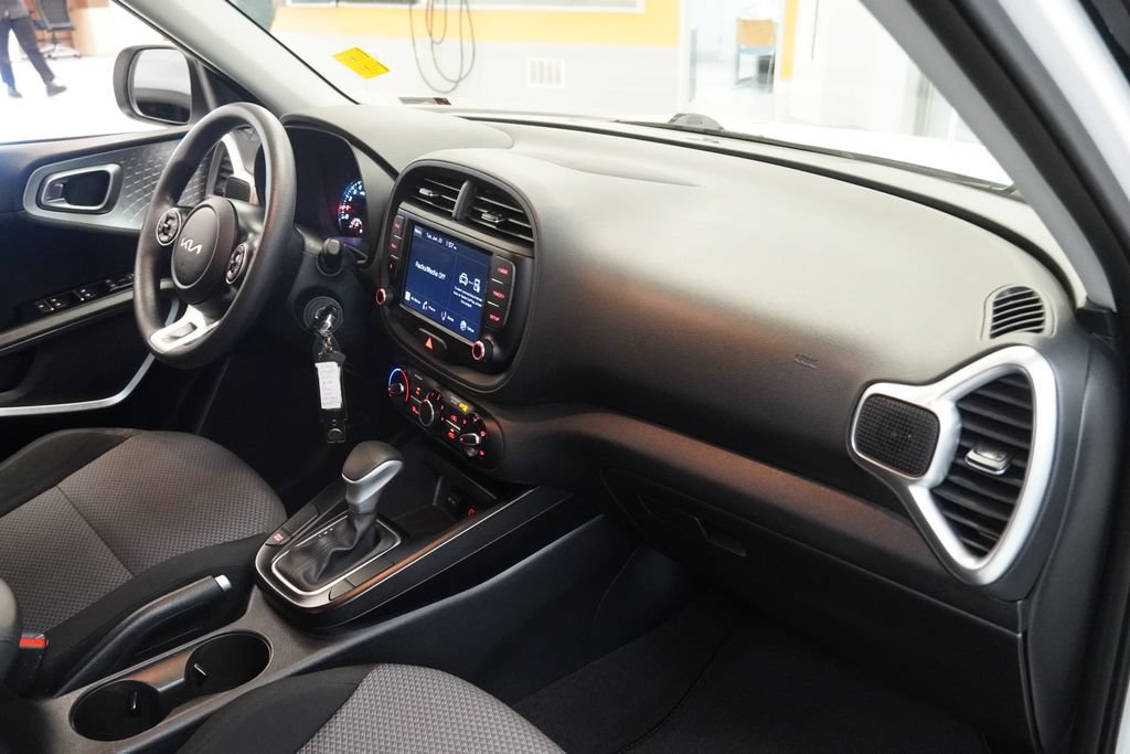 Used 2022 Kia Soul LX FWD image 28