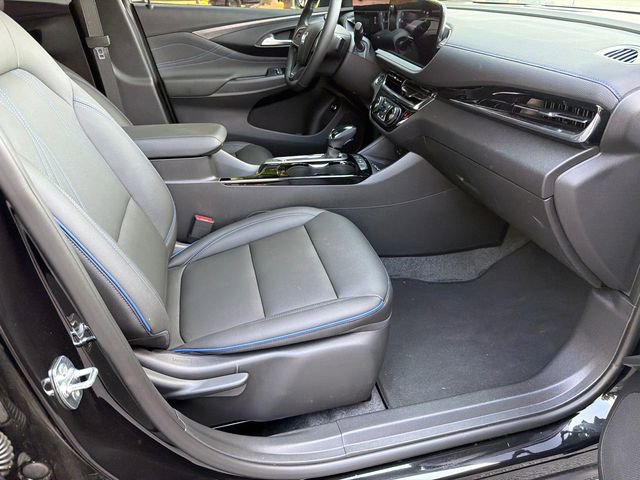 Used 2025 Buick Envista Sport Touring w/ Convenience I Package FWD image 13