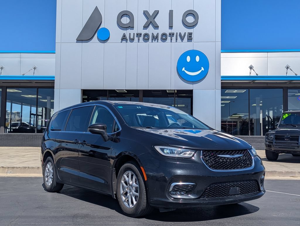 Used 2023 Chrysler Pacifica Touring-L