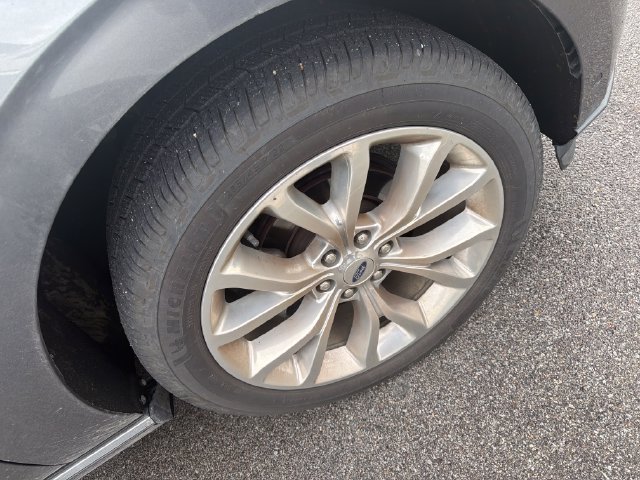 Used 2019 Ford Expedition Limited w/ Equipment Group 302A AWD/4WD image 4