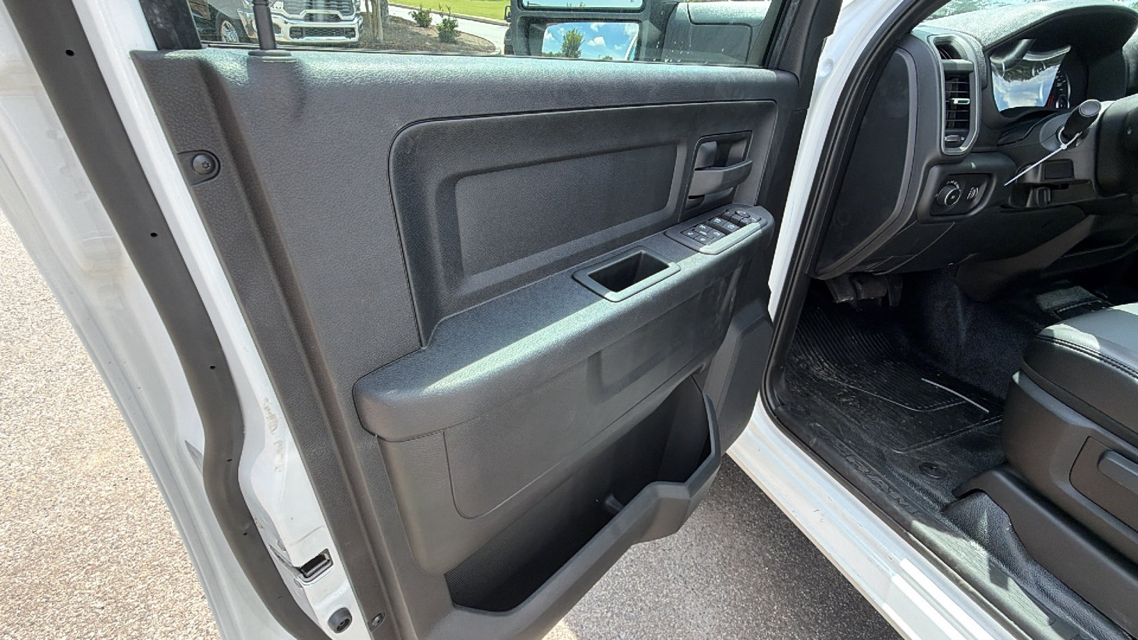 New 2026 RAM 5500 Tradesman w/ Chrome Appearance Group AWD/4WD image 14