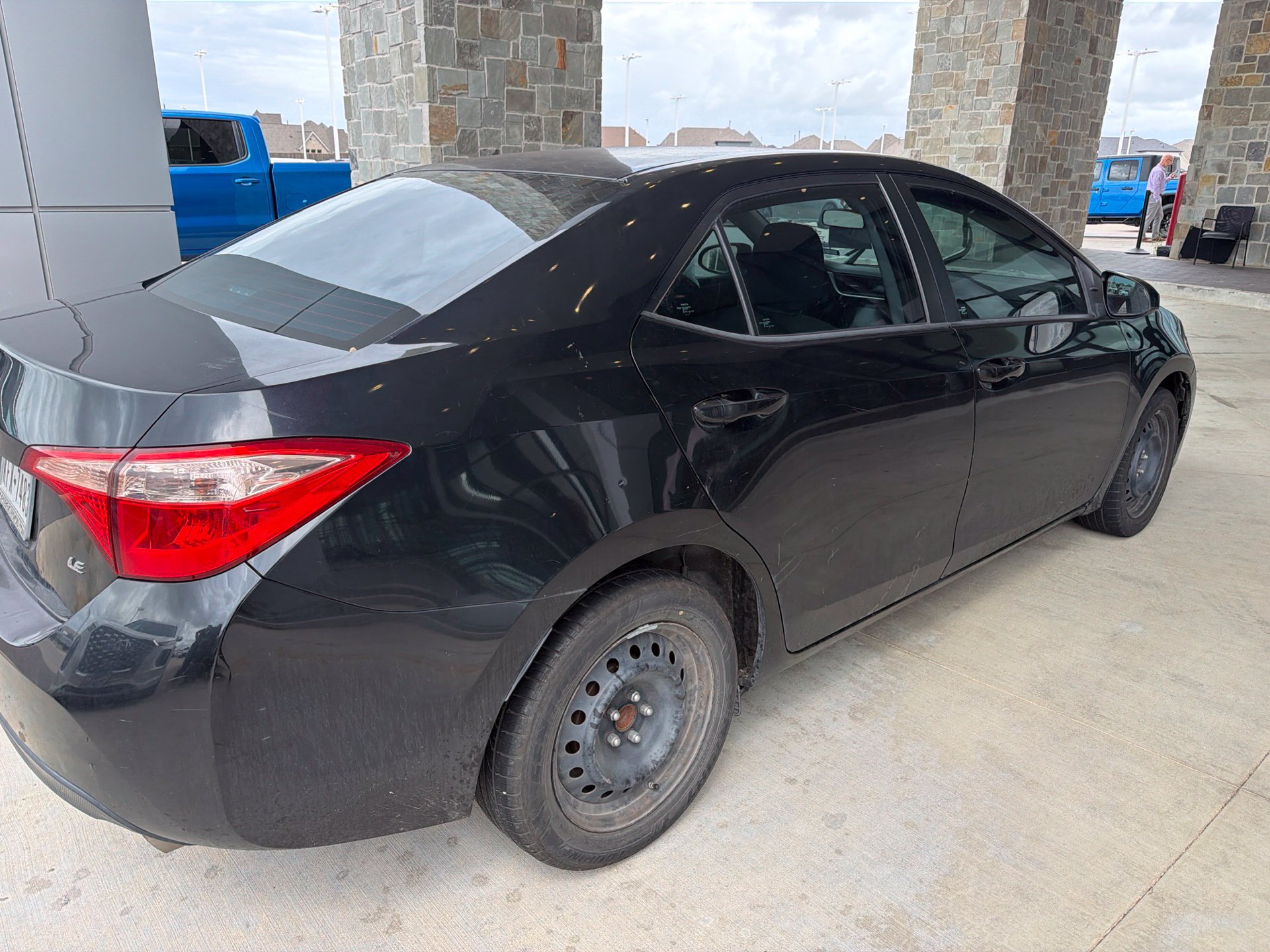 Used 2018 Toyota Corolla LE FWD image 5