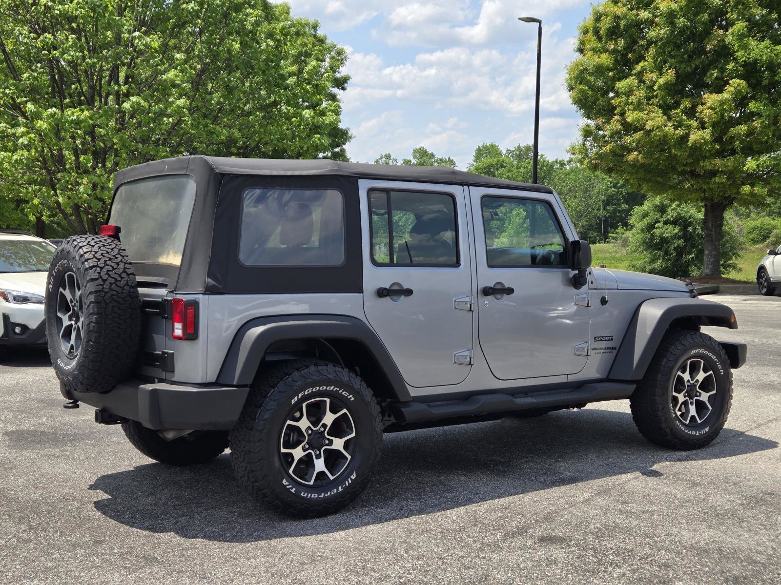 Used 2018 Jeep Wrangler Unlimited Sport w/ Connectivity Group AWD/4WD image 7