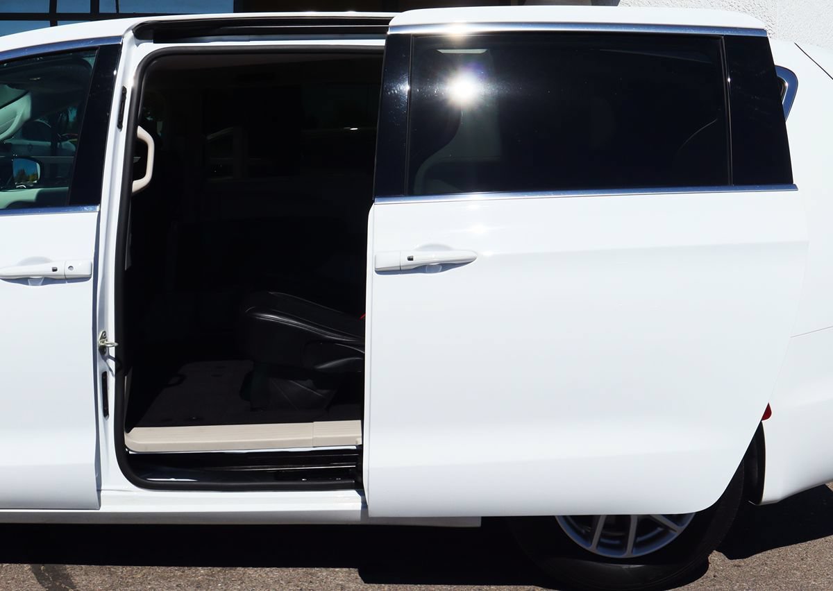 Used 2024 Chrysler Pacifica Touring-L FWD image 35