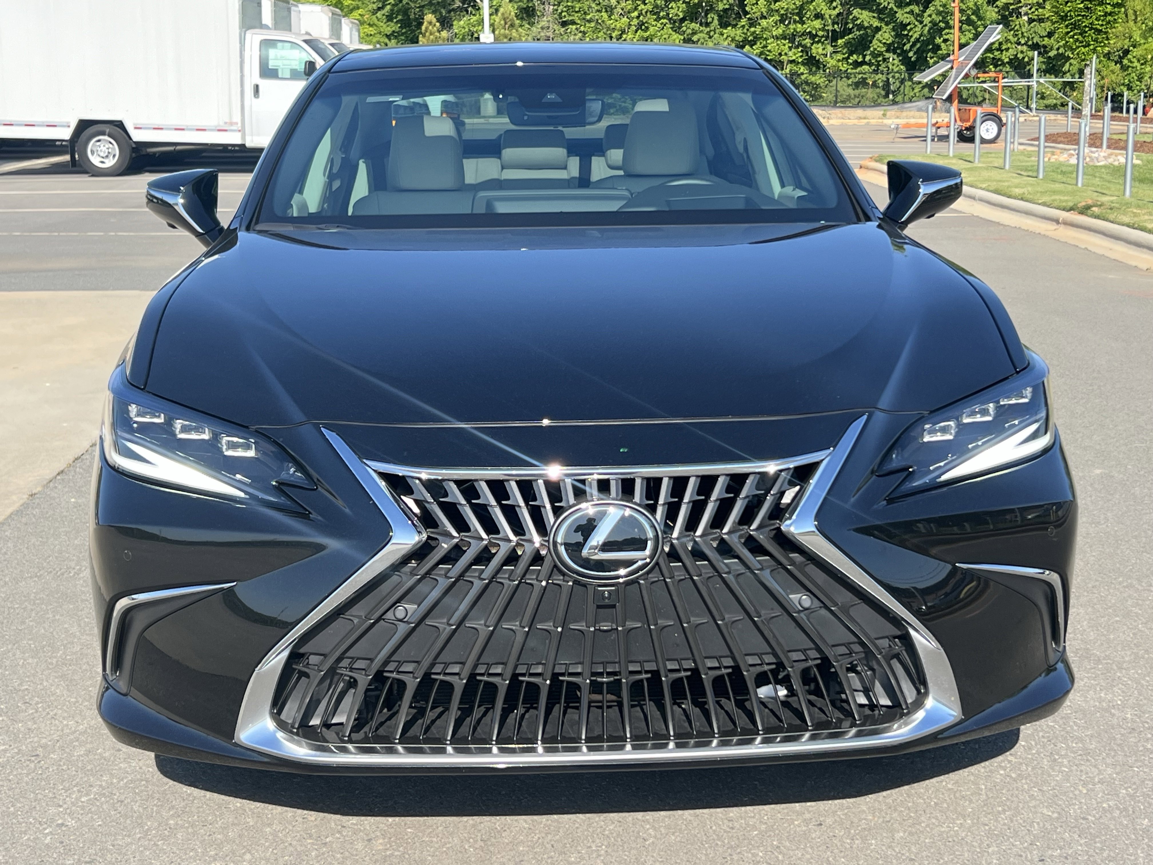 Used 2025 Lexus ES 350 Ultra Luxury w/ Accessory Package (Z2) FWD image 12