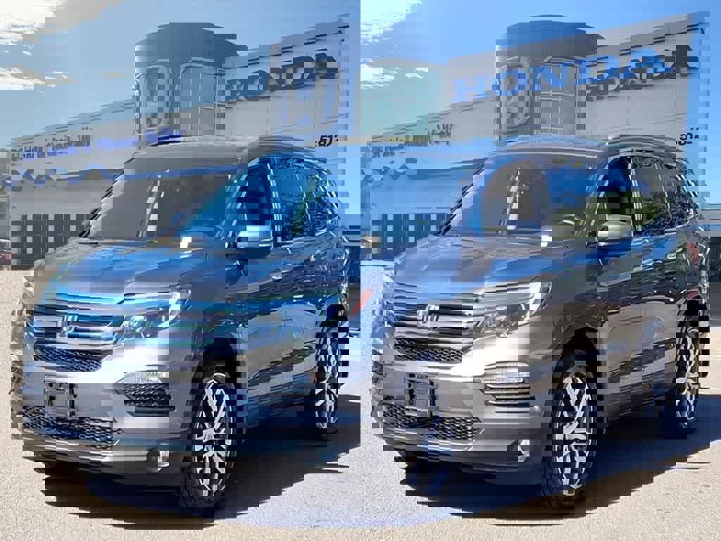 Used 2017 Honda Pilot Touring image 1