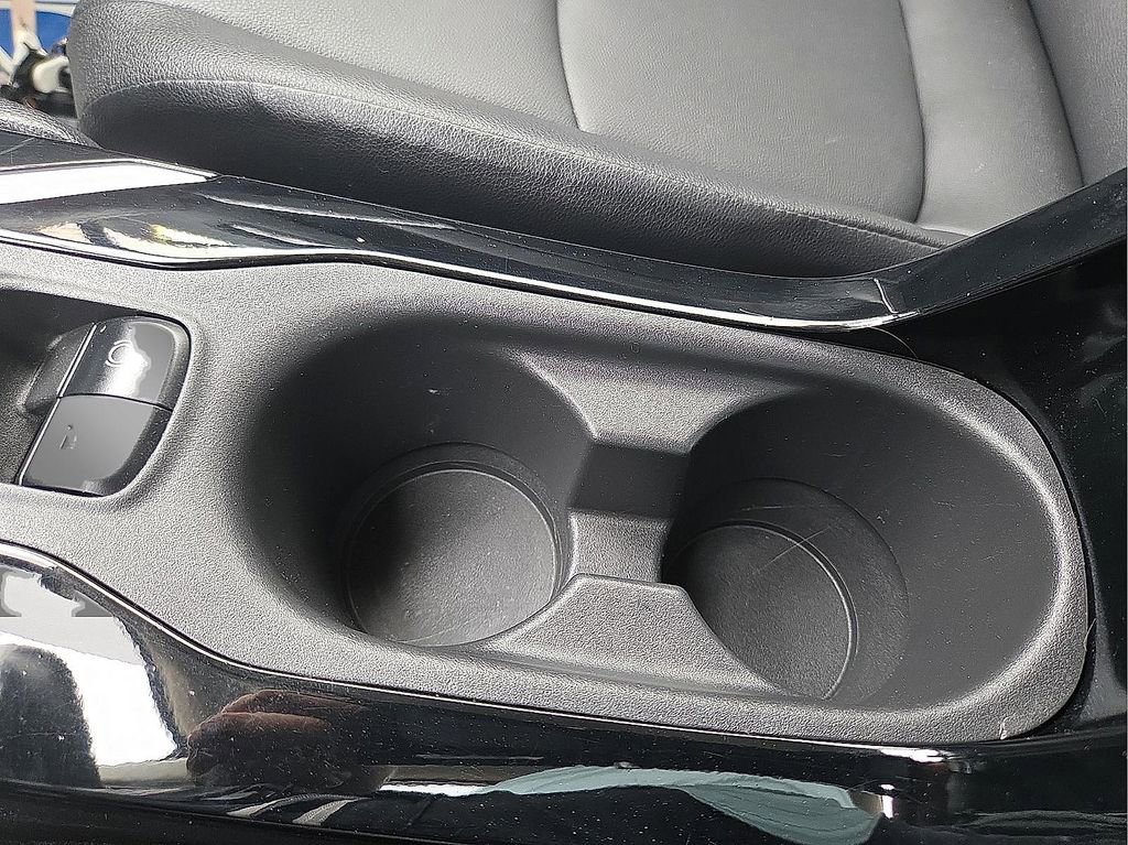 Used 2022 Toyota Corolla Cross XLE image 21