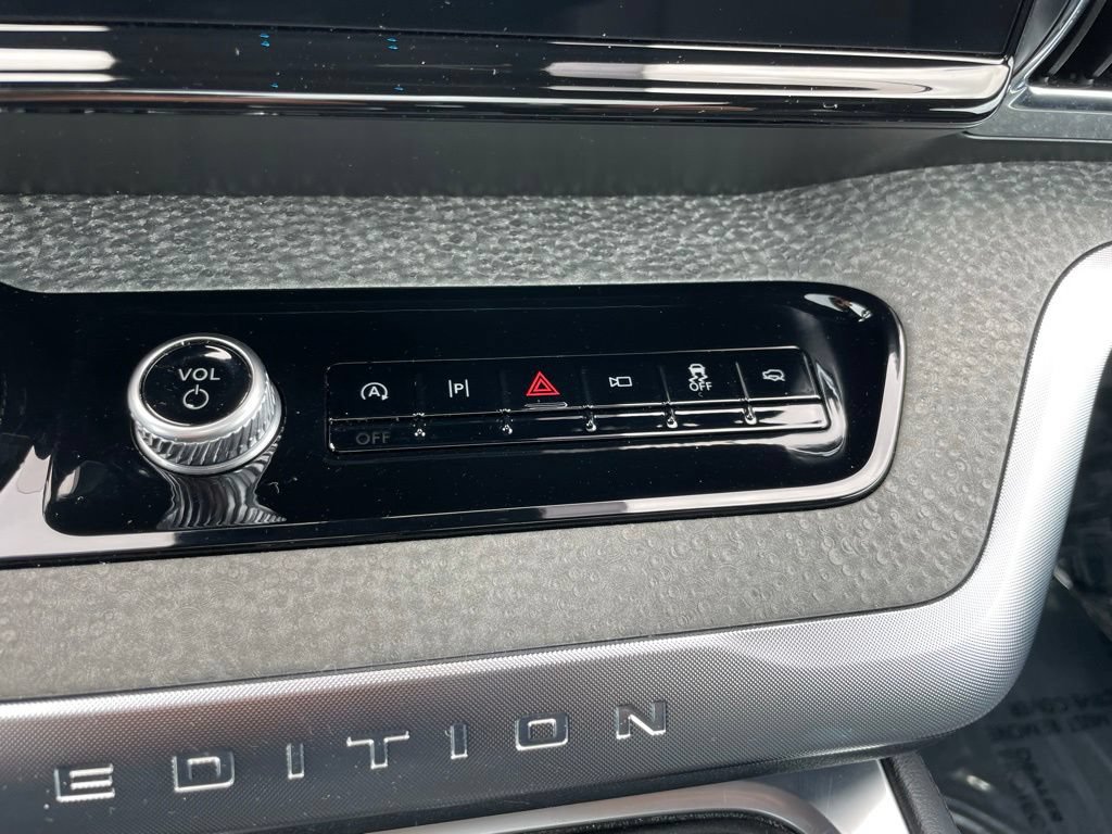 Used 2025 Ford Expedition Tremor AWD/4WD image 12