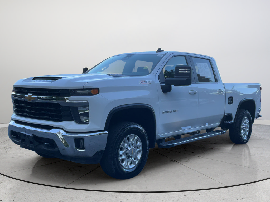 Used 2024 Chevrolet Silverado 2500 LT AWD/4WD image 4
