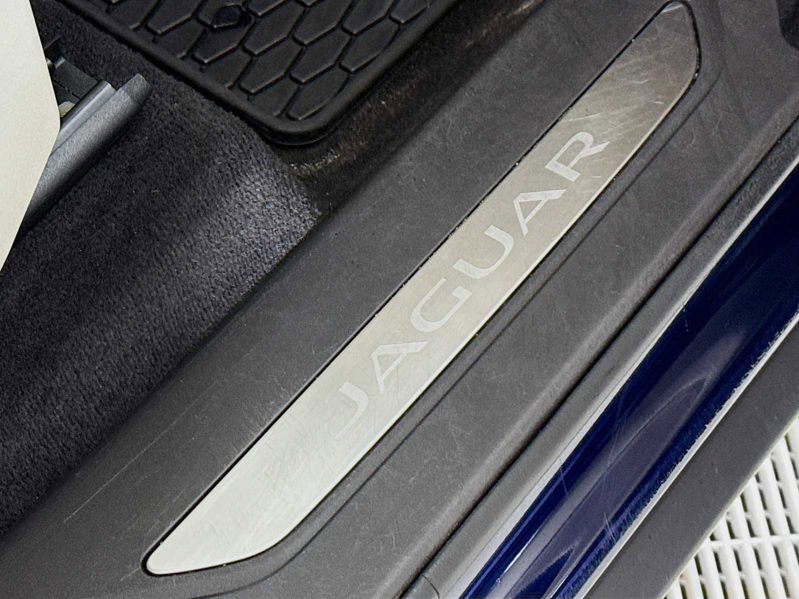 Used 2024 Jaguar F-PACE R-Dynamic S image 31