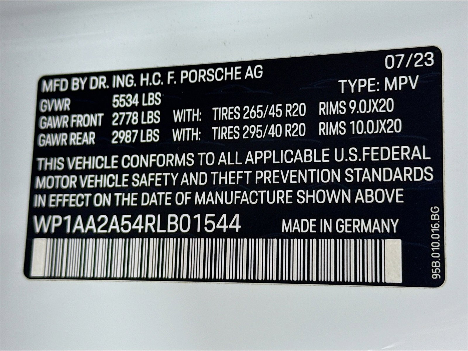 Certified 2024 Porsche Macan image 26