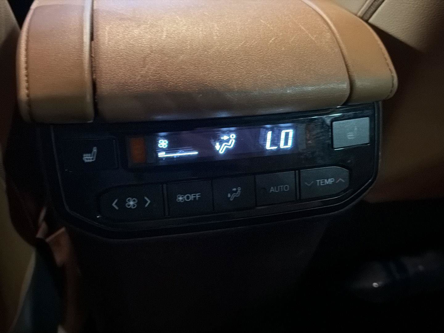 Used 2020 Toyota Highlander Platinum FWD image 12