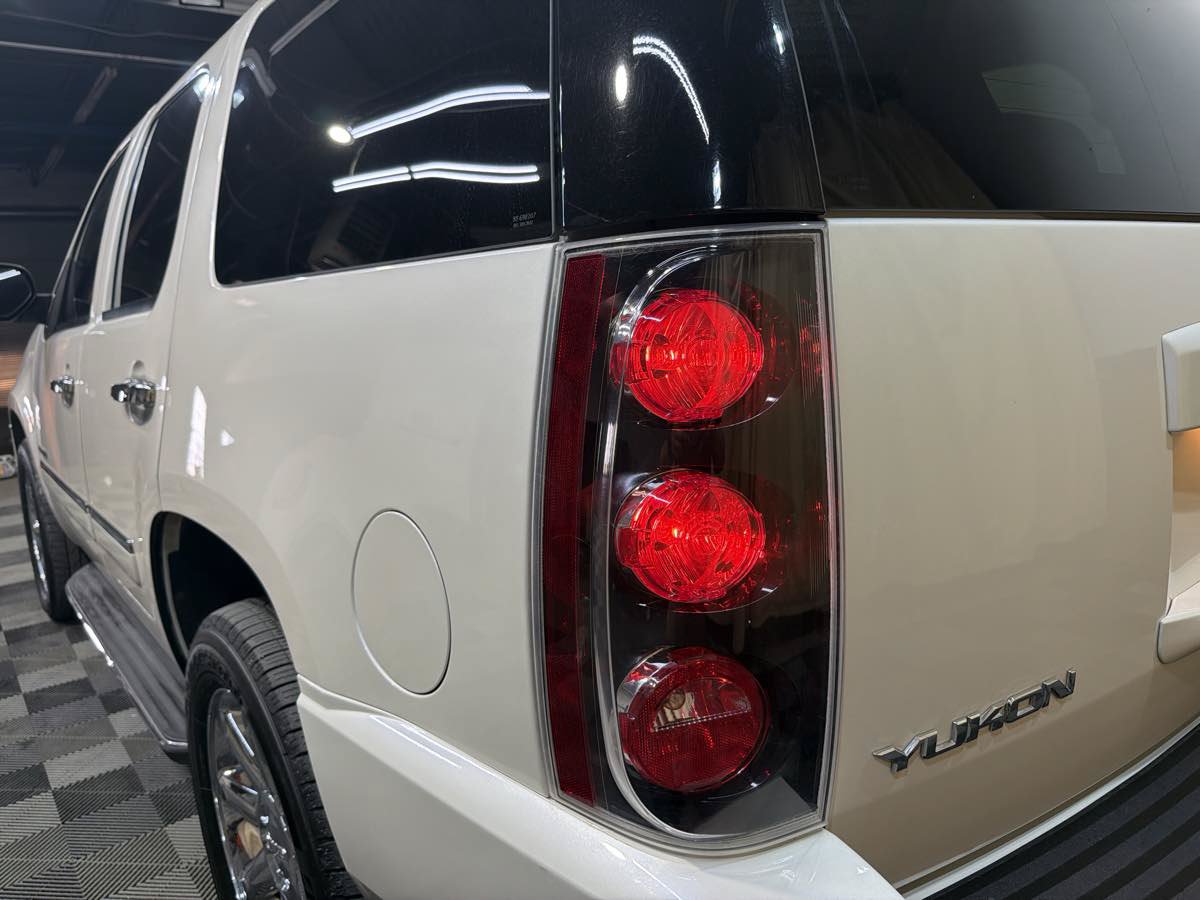 Used 2014 GMC Yukon Denali RWD image 9