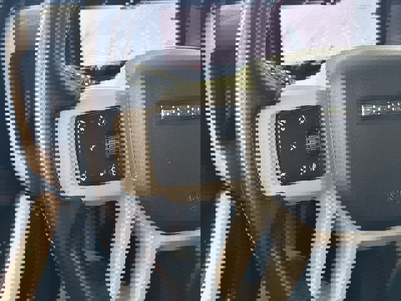 Used 2023 Land Rover Defender 130 X-Dynamic SE AWD/4WD image 21