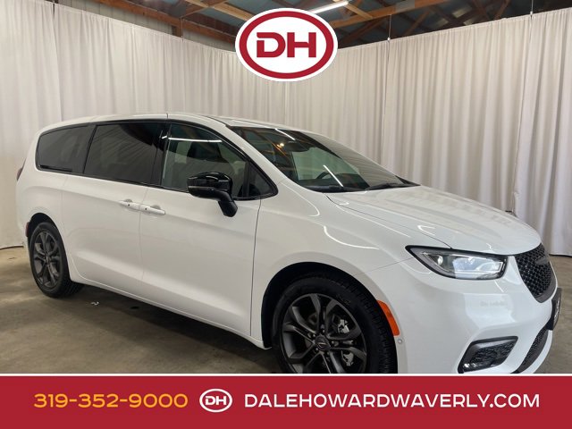 New 2026 Chrysler Pacifica Select image 1
