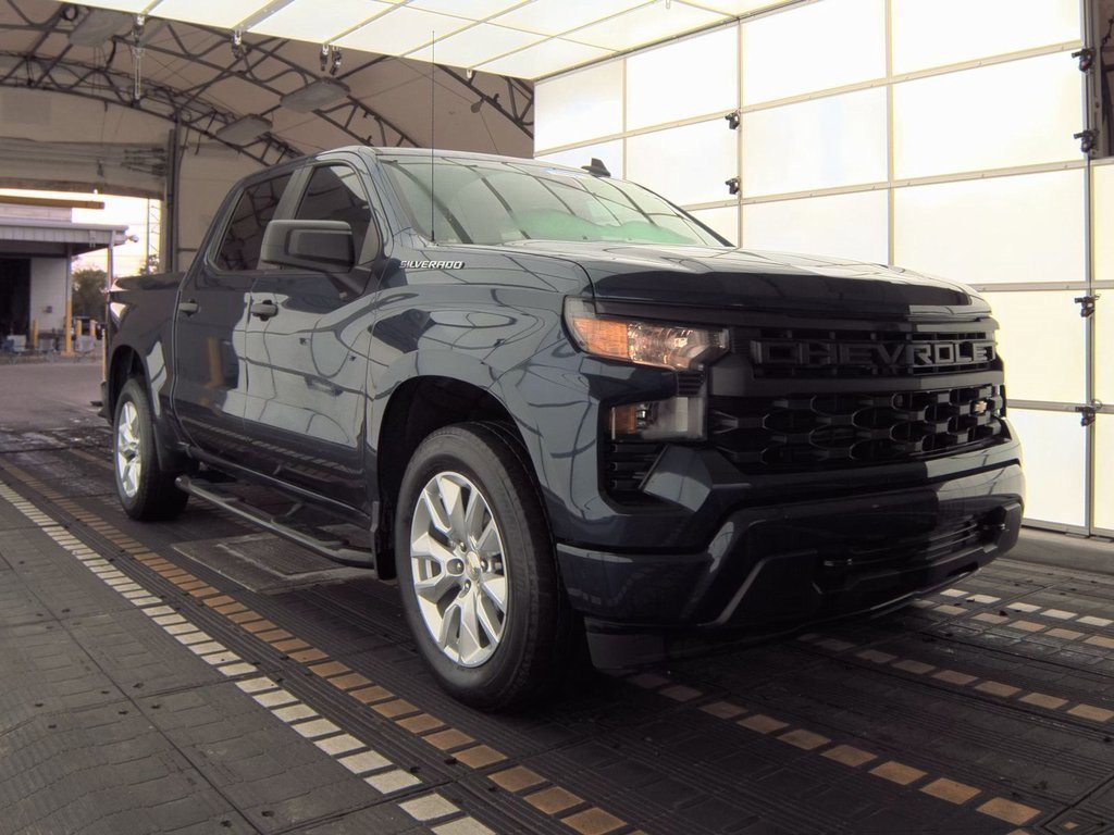 Used 2022 Chevrolet Silverado 1500 Custom image 3