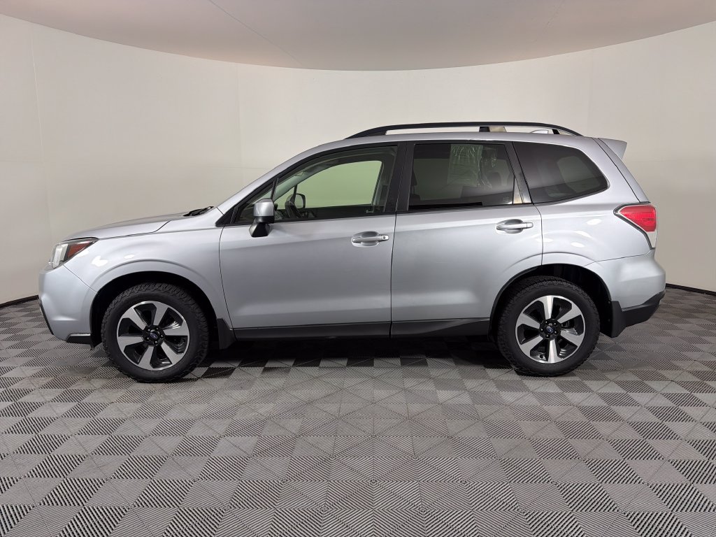 Used 2017 Subaru Forester 2.5i Premium AWD/4WD image 6