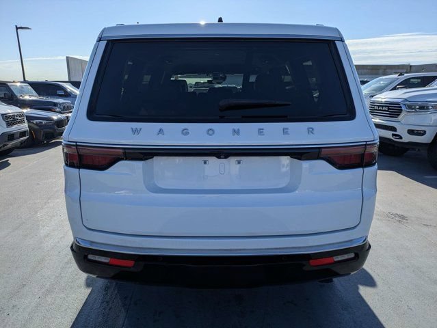 Certified 2025 Jeep Wagoneer Series III w/ HD Trailer Tow Package AWD/4WD image 4