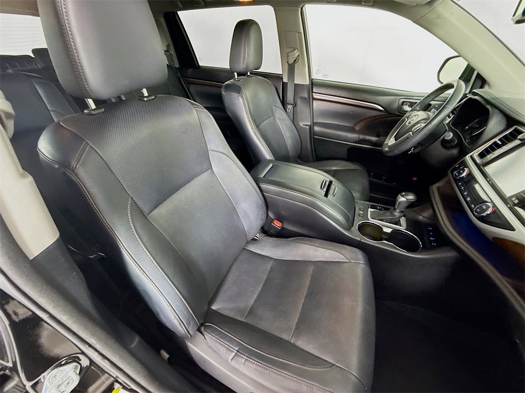 Used 2015 Toyota Highlander Limited image 28