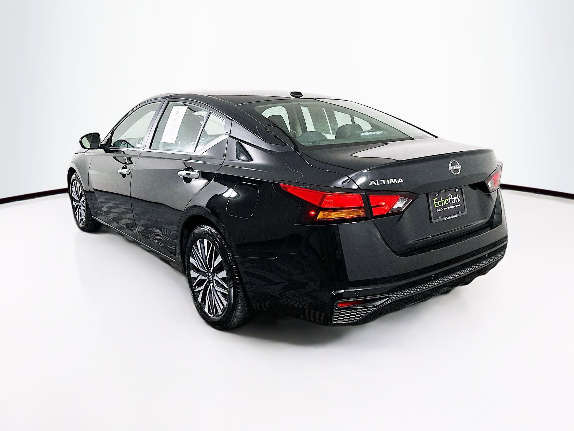 Used 2025 Nissan Altima 2.5 SV FWD image 5