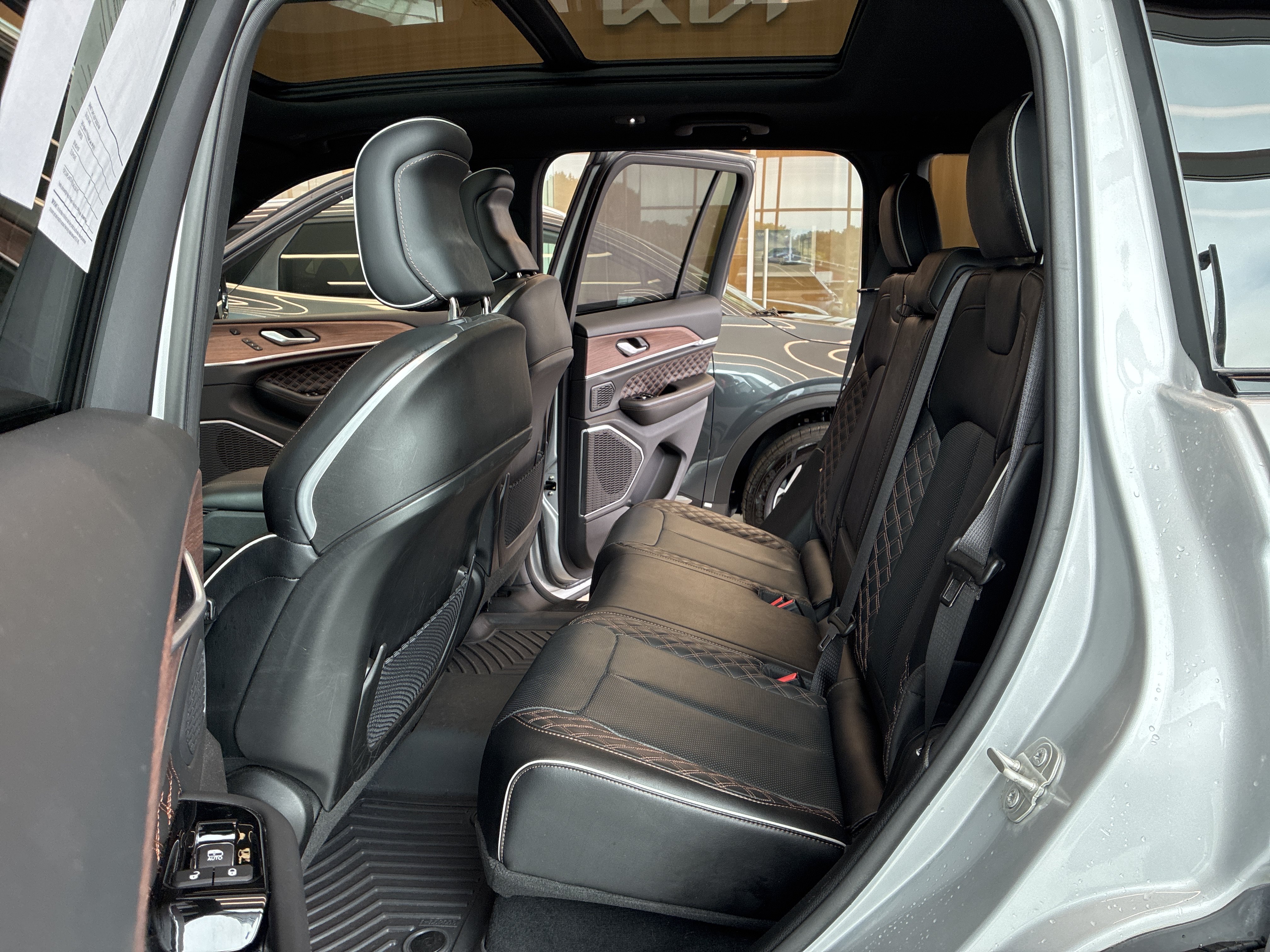 Certified 2024 Jeep Grand Cherokee Summit w/ Adv Protech Group IV AWD/4WD image 12