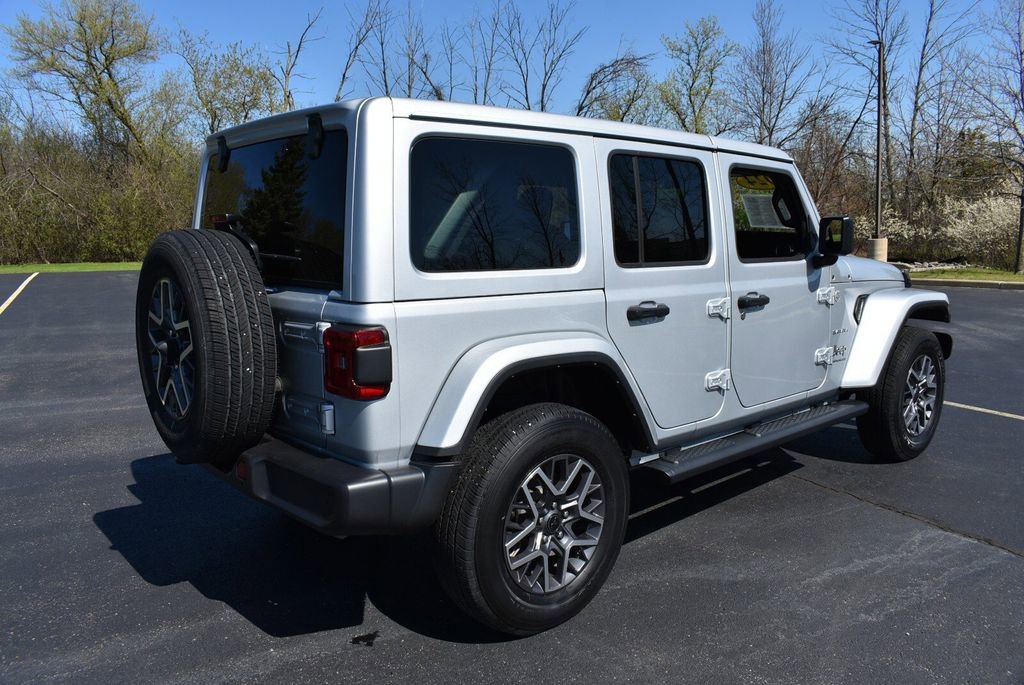 Used 2024 Jeep Wrangler Unlimited Sahara w/ Dual Top Group AWD/4WD image 5