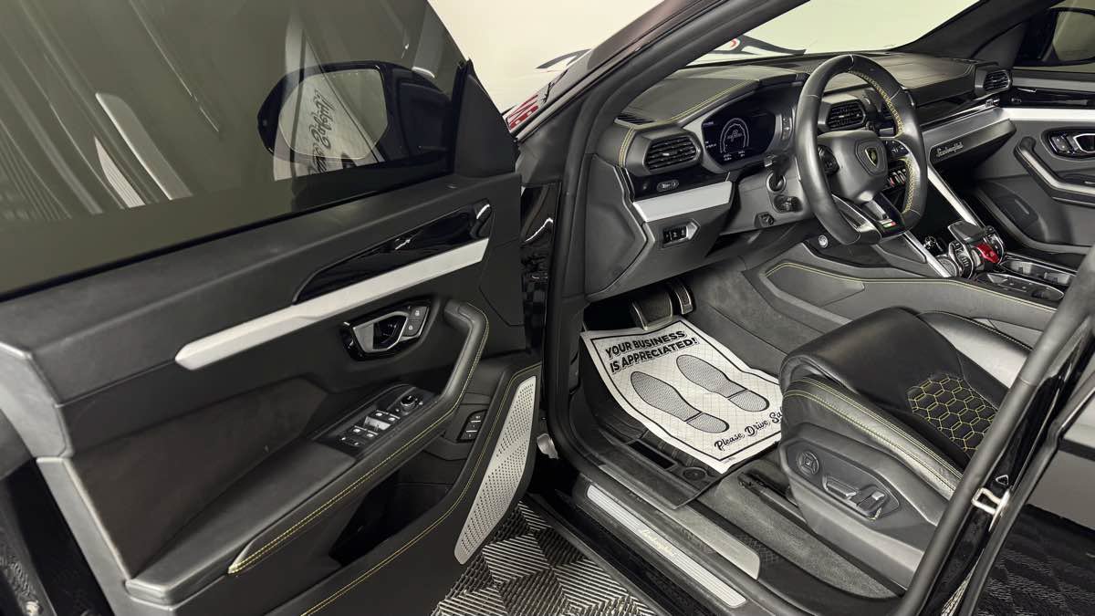 Used 2019 Lamborghini Urus AWD/4WD image 11